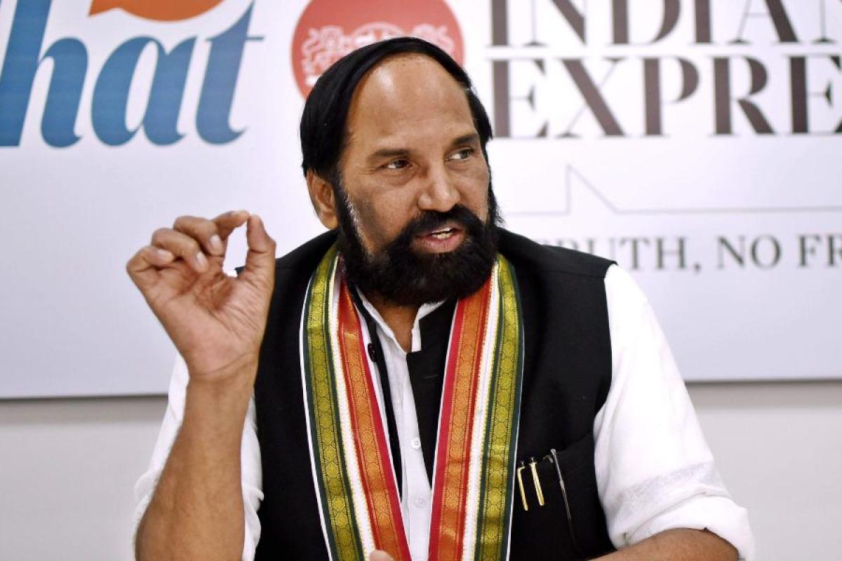 వైద్యం ప్రభుత్వాల కనీస భాద్యత- ఉత్తమ్
