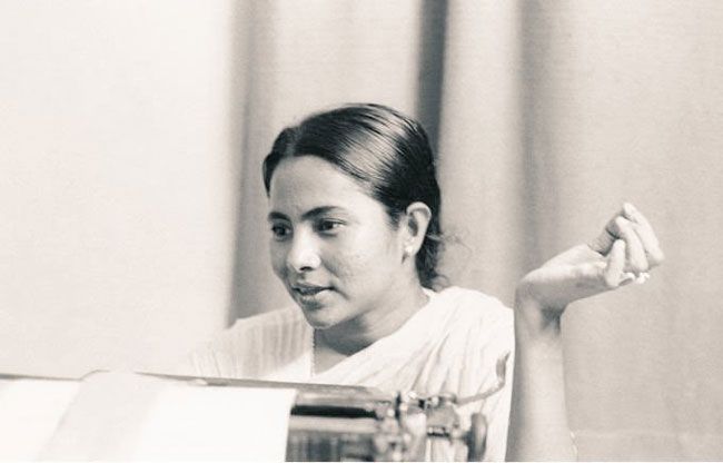 1980 నాటి మమత ఫోటో తో అభినందనలు