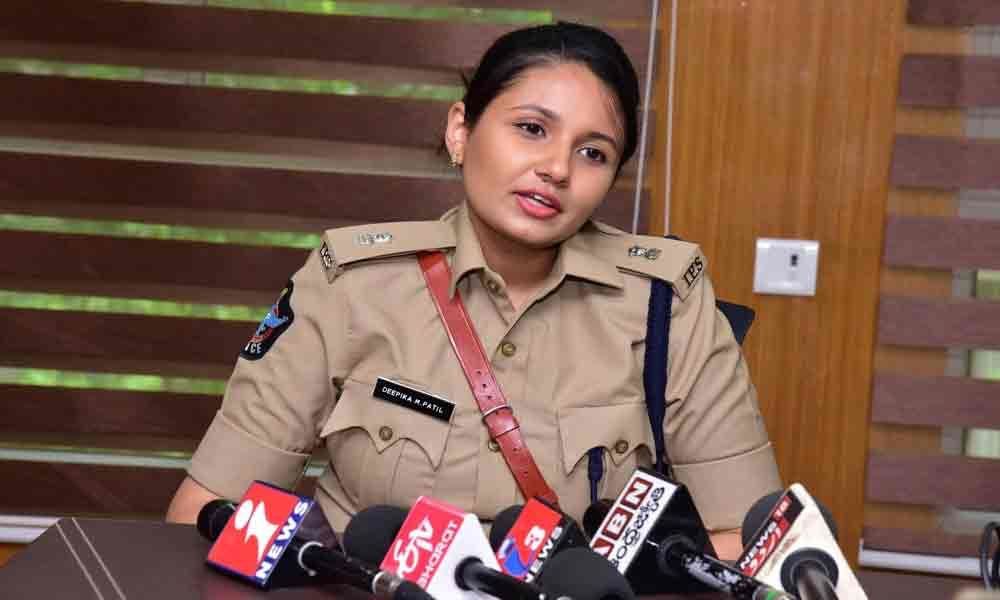 ఖాకీ అధికారుల్లోని  స్ఫూర్తి కిరణం – దీపికా ఎం.మండవ!.