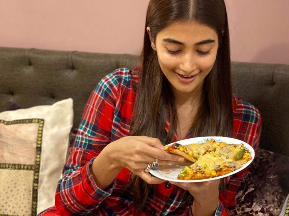 క్వారంటైన్ లో కన్ను కొట్టేందుకు ప్రయత్నించిన బుట్టబొమ్మ