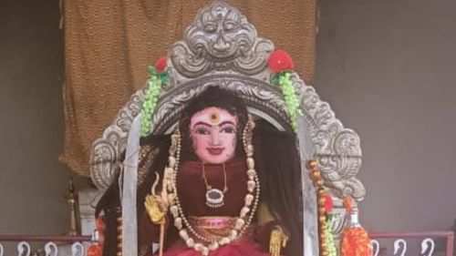 కరోనాకీ గుడి ఉంది.  అందులో దేవత ఉంది.!.