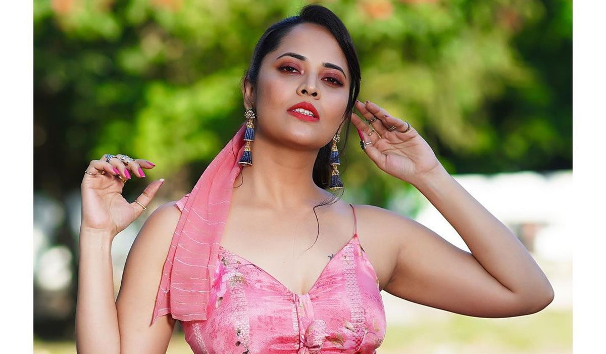 గుర్రపు పందెంలో ఆస్తులన్నీ పోయాయంటున్న అనసూయ