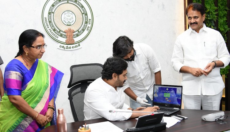 ప్రతి ఒక్కరి అకౌంట్ లో 10వేలు.. ఏపీలో మత్సకార భరోసా పధకం