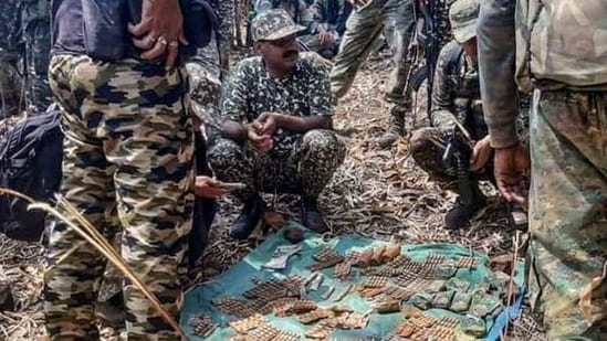 మహారాష్ట్రలో భారీ ఎన్ కౌంటర్, 13 మంది మావోలు మృతి