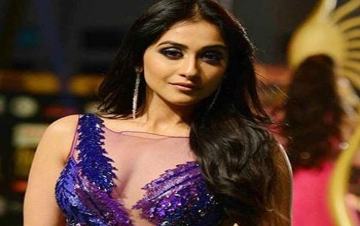 రెజీనా కెరీర్ గ్రాఫ్ రాకెట్లా ఎక్కడికో వెళ్ళిపోతుందిట!