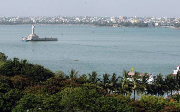 హైదరాబాద్ హుస్సేన్ సాగర్ లో కరోనా జన్యుపదార్ధాలు