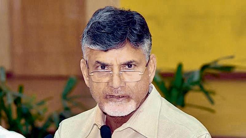 చంద్రబాబుకు నోటీసులు ఇచ్చేందుకు వచ్చిన కర్నూలు పోలీసులు