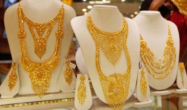 స్వల్పంగా తగ్గిన బంగారం, వెండి ధరలు