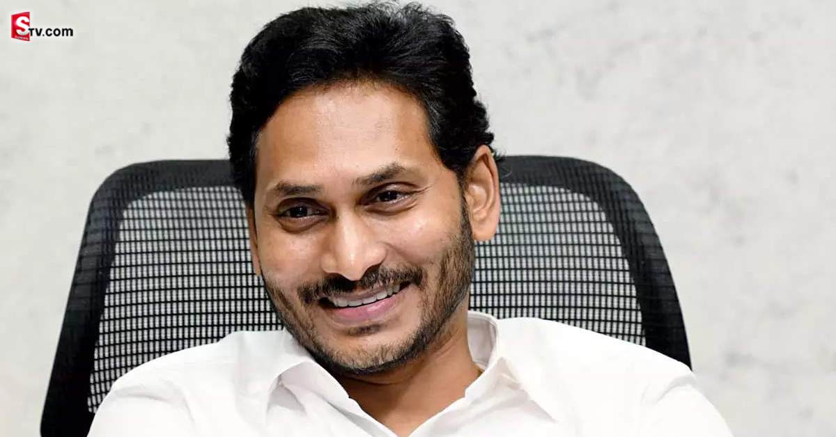 వారికి తక్షణమే జీతాలు పెంచాలి: ముఖ్యమంత్రి జగన్