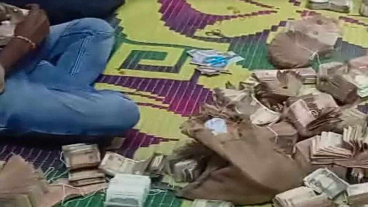 ఓ మై గాడ్.. అతను బిచ్చగాడు కాదు లచ్చాధికారి!!..