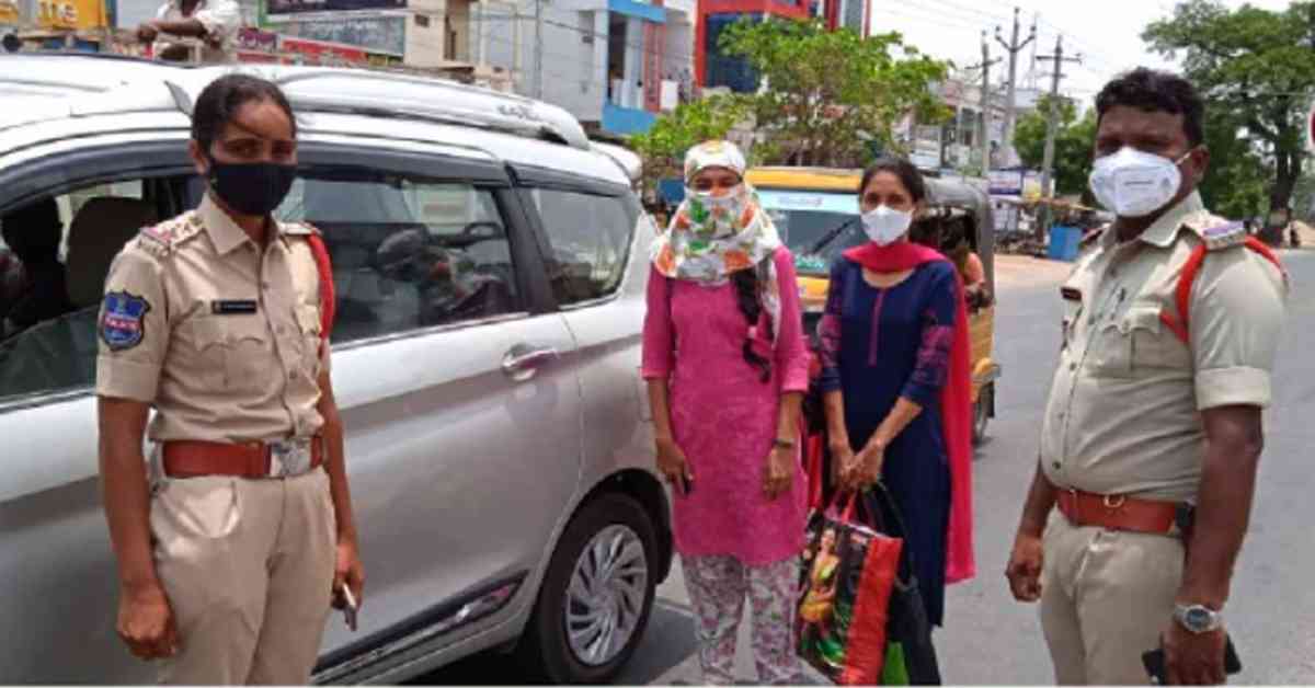 మానవత్వాన్ని చాటుకున్న ఎస్ఐ! ఆడబిడ్డలకు అండగా!