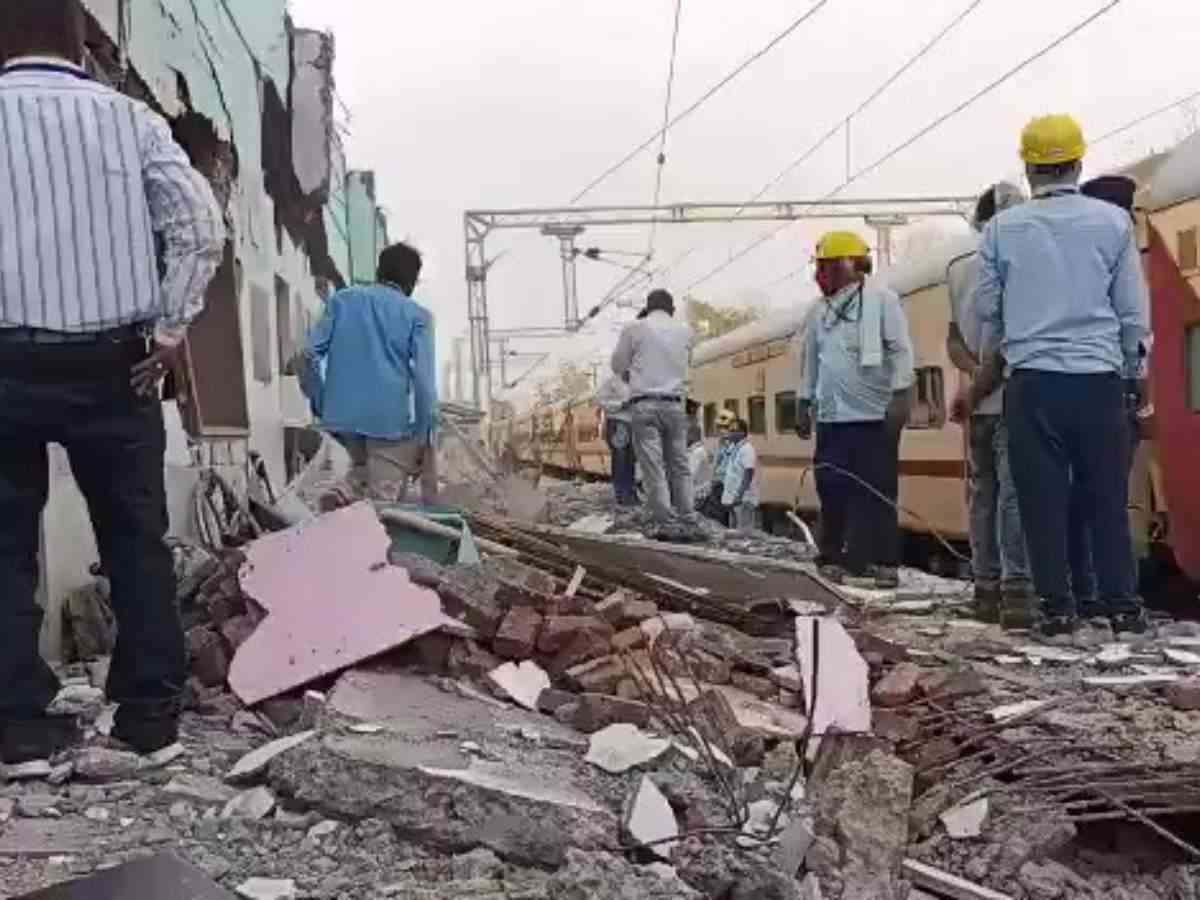 రైలు వేగం కార‌ణంగా రైల్వే స్టేషన్ కార్యాల‌యం కూలిపోవ‌డం అనేది దేశంలో ఇదే తొలిసారి!..
