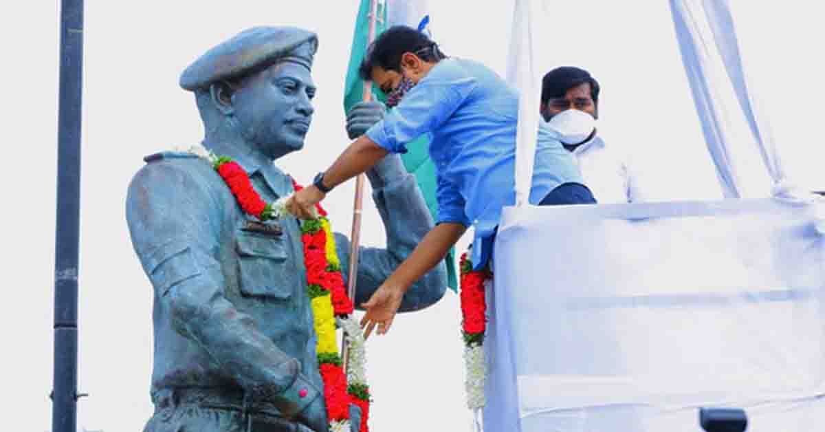 కల్నల్ సంతోష్‌బాబు విగ్రహావిష్కరణ చేసిన మంత్రి కేటీఆర్!..