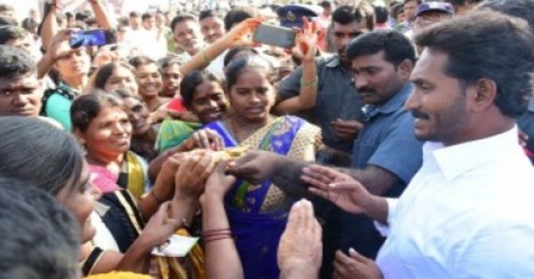 ఏపీ సర్కార్ శుభవార్త, ఒక్కో మహిళ అకౌంట్ లోకి 18 వేల రూపాయలు