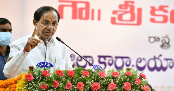 ధర్డ్ వేవ్ కరోనా వస్తున్నానని వాడికి చెప్పిందా.. సీఎం కేసీఆర్