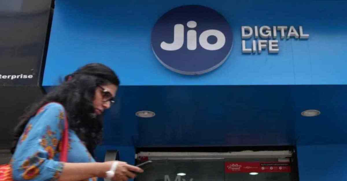 జియో కొత్త ఆఫర్.. యోడాది పాటు రోజూ 3జీబీ డేటా