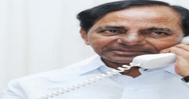 సర్పంచ్ కు సీఎం కేసీఆర్ ఫోన్, ఇంటికి వస్తానని హామీ