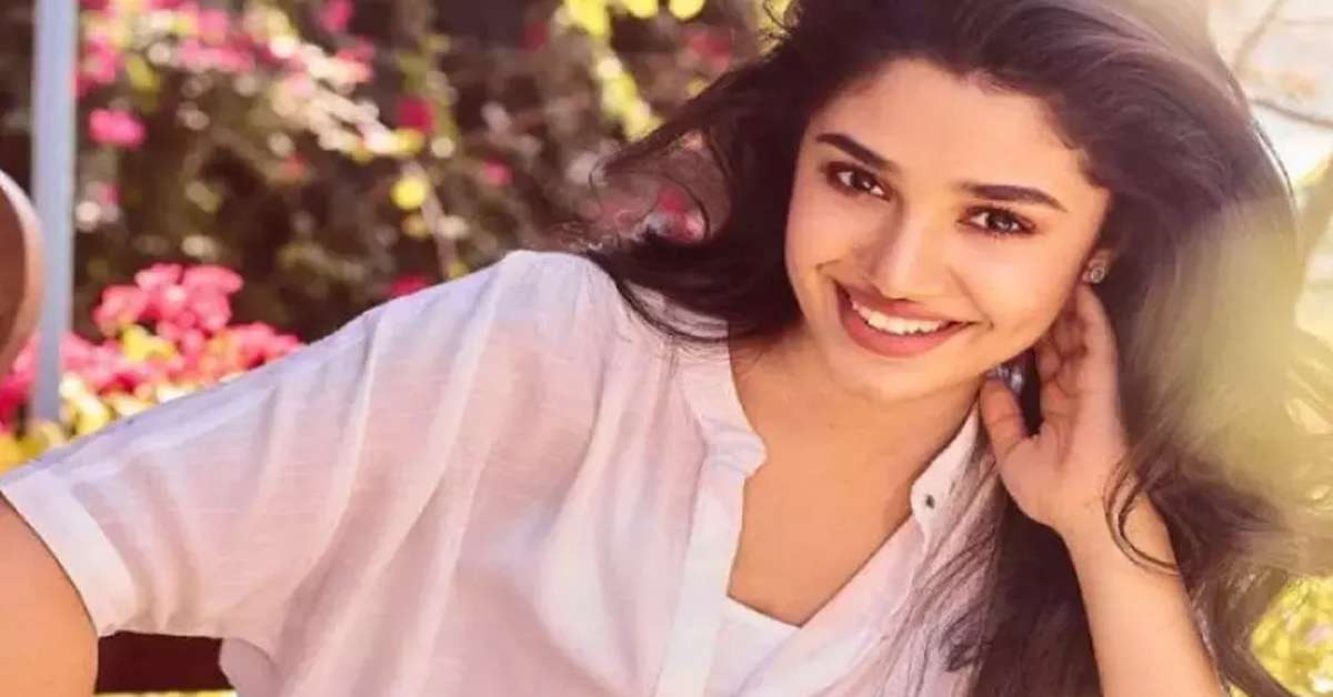 ఊహల్లో తేలిపోతున్న ఉప్పెన బ్యూటీ! తగ్గేదే లే!