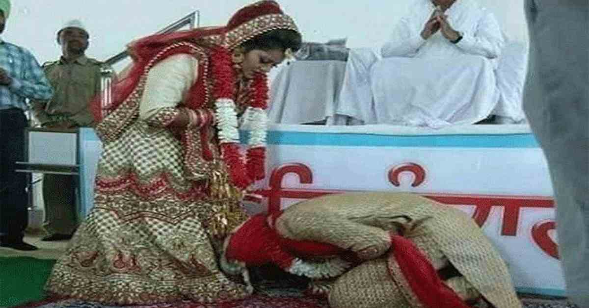 మెడలో తాళి కట్టి.., భార్య కాళ్ళకి దండం పెట్టిన భర్త!