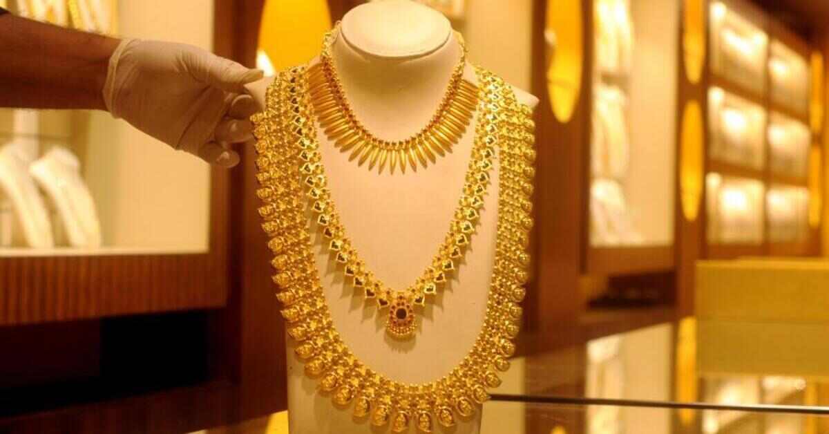 స్వల్పంగా పెరిగిన బంగారం, భారీగా పెరిగిన వెండి ధర