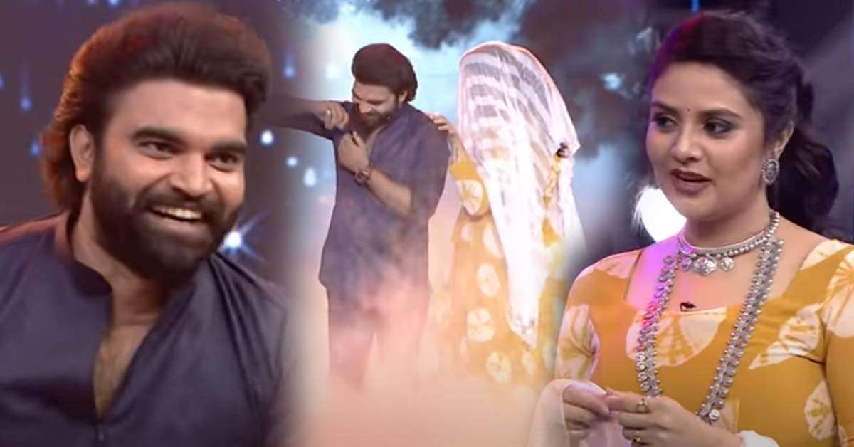 స్టేజ్ పైనే ప్రదీప్ కి లవ్ ప్రపోజ్ చేసిన శ్రీముఖి! వీడియో వైరల్!