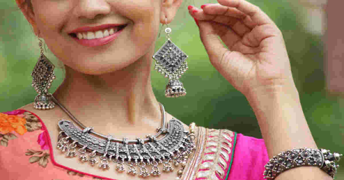 హైదరాబాద్ లో  50 వేలు దాటిన బంగారం ధర