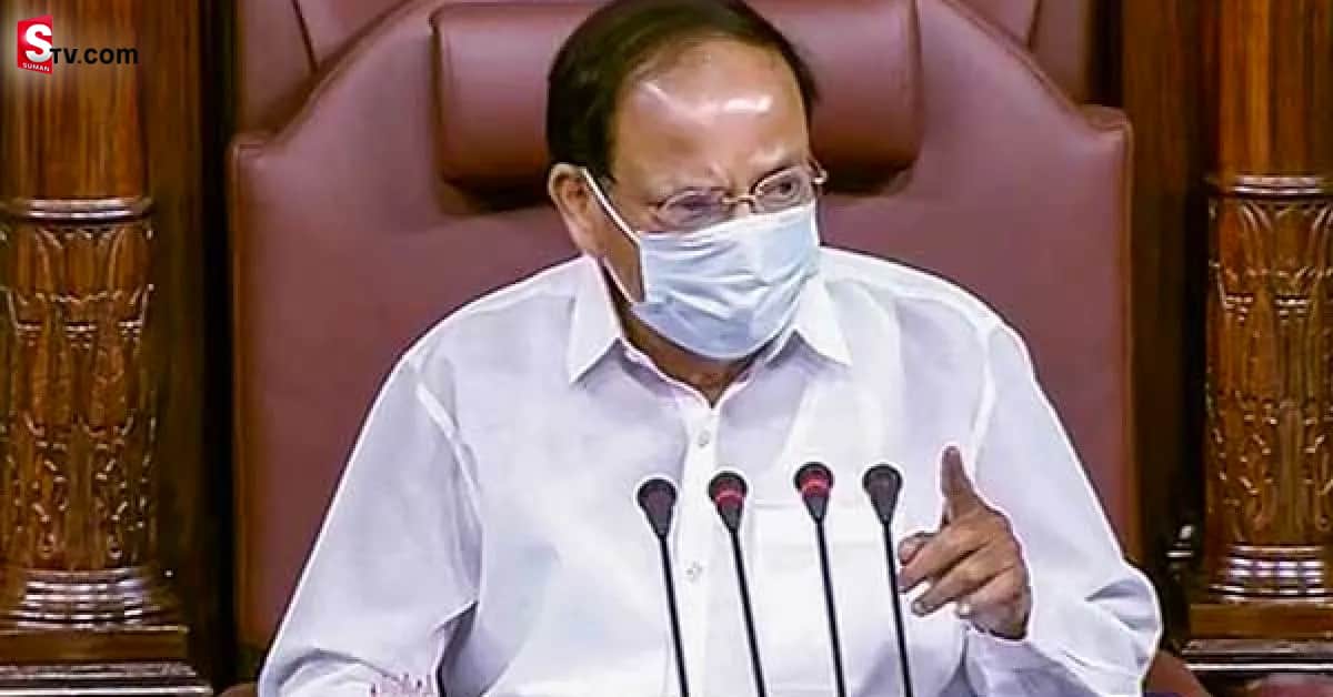కన్నీటి పర్యంతమైన ఉప రాష్ట్రపతి వెంకయ్యనాయుడు