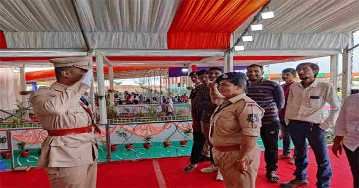 కొడుకు డీఎస్పీ, తల్లి ఏఎస్సై, మరి ఇద్దరు డ్యూటిలో కలిస్తే..