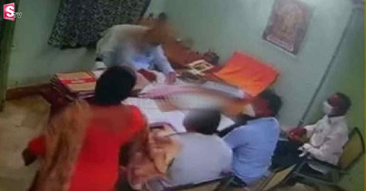 ‘దుమ్మెత్తిపోయడం’ అంటే ఇదేనా!?. భూముల వ్యవహారంలో అనూహ్య ఘటన