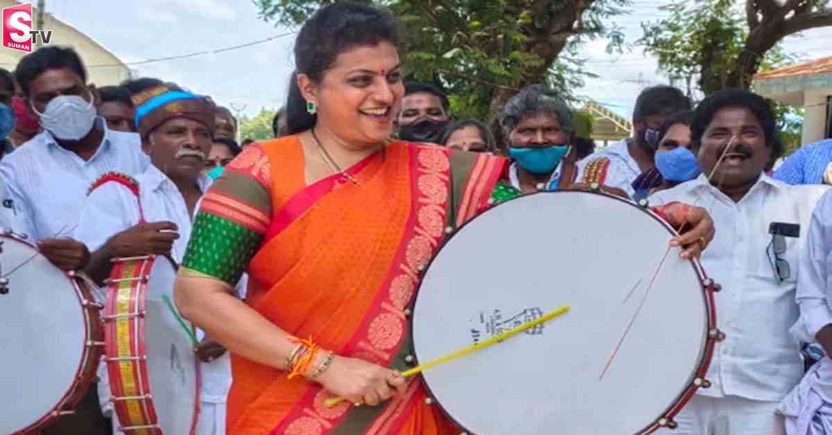 బ్యాండ్ వాయించిన ఫైర్ బ్రాండ్!..