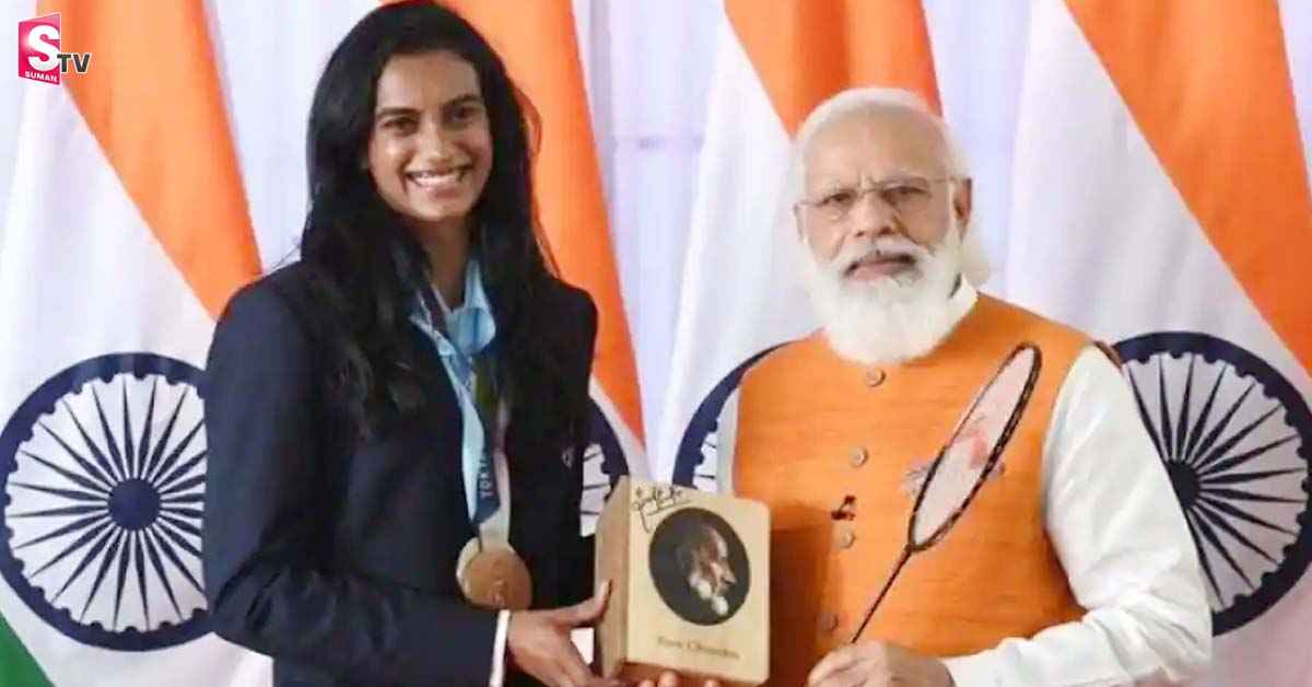 ఐస్ క్రీం ఇప్పించిన ప్రధానికి సింధు ఇచ్చిన కానుక?!!