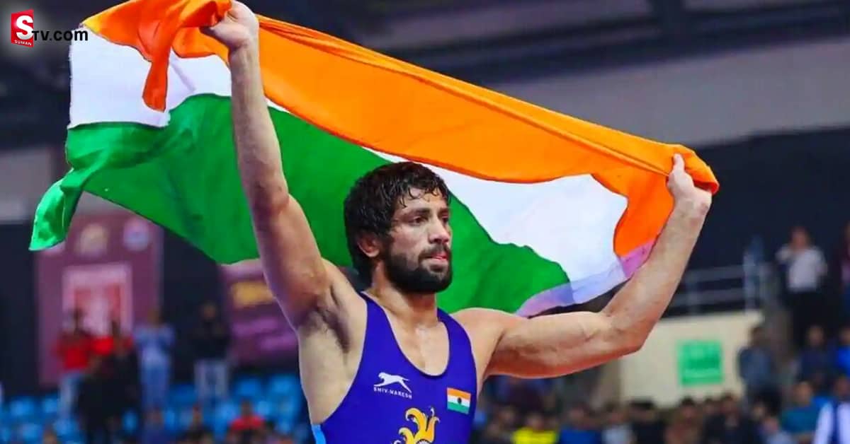 ఫైనల్‌లో రజత పతకాన్ని అందించిన రెజ్లర్ రవికుమార్