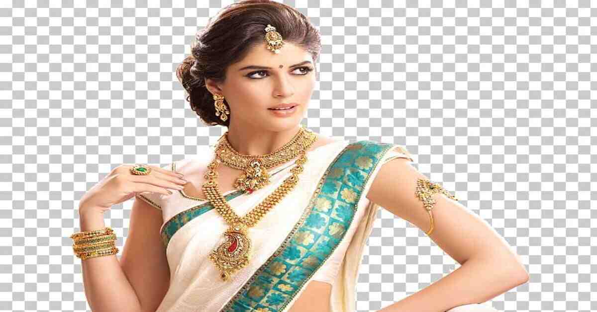 హైదరాబాద్ మార్కెట్ లో స్వల్పంగా తగ్గిన బంగారం, వెండి ధర