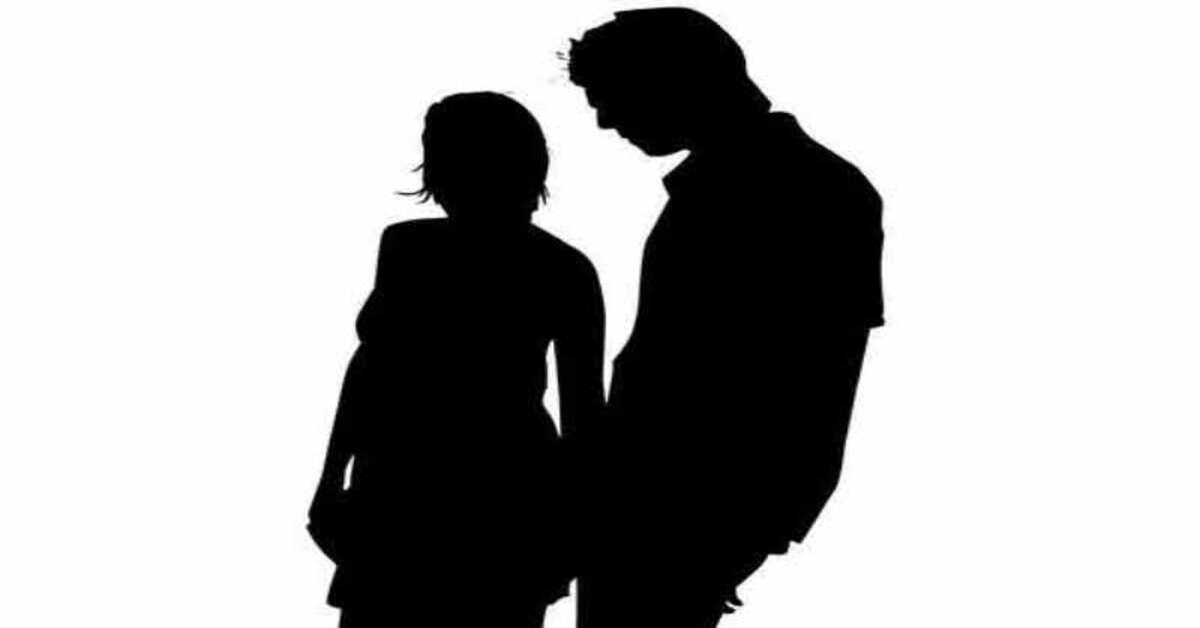 కానిస్టేబుల్ తో ఎఫైర్ పెట్టుకొని రెడ్ హ్యాండెడ్ గా దొరికిన భార్య-వీడియో