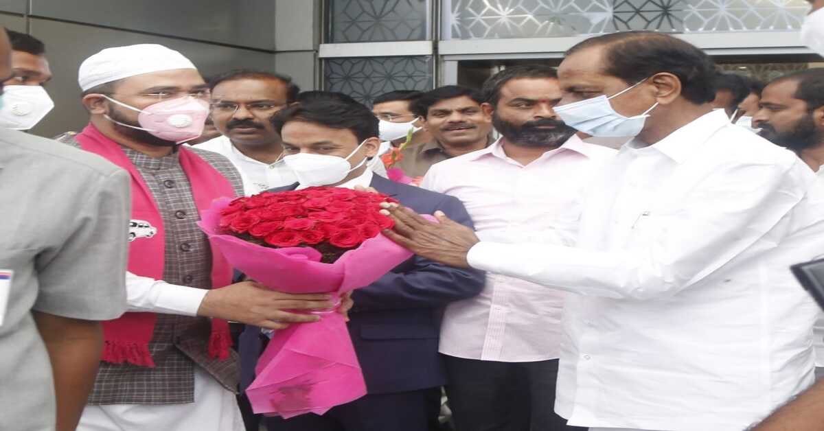 చాలా రోజుల తరువాత కుటుంబంతో సహా ఢిల్లీకి సీఎం కేసీఆర్