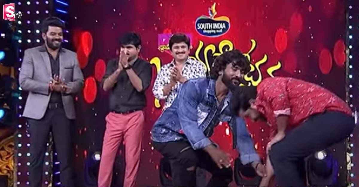 స్టేజ్‌ పైనే ‘అభి’ కాళ్లు పట్టుకున్న ‘హైపర్‌ ఆది’ కారణం ఏంటి?