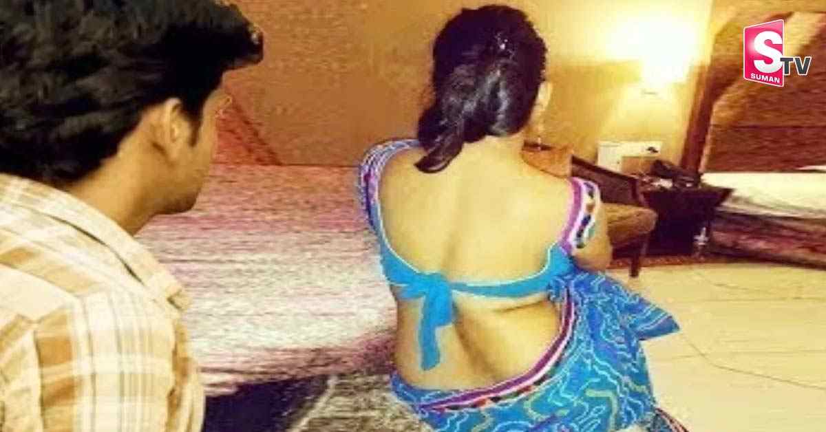 ఆమె నలుగురు పిల్లల తల్లి. డిగ్రీ కుర్రాడిని ఇంటికి పిలిపించుకుంది. సౌండ్స్ బయటకి రావడంతో..!