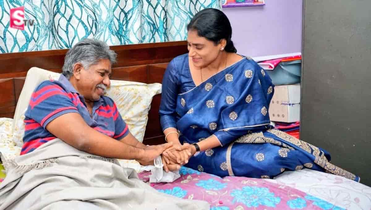 మంద‌కృష్ణ‌ను ప‌రామ‌ర్శించిన ష‌ర్మిల‌.. దళిత భేరి సభకు ఆహ్వానం!