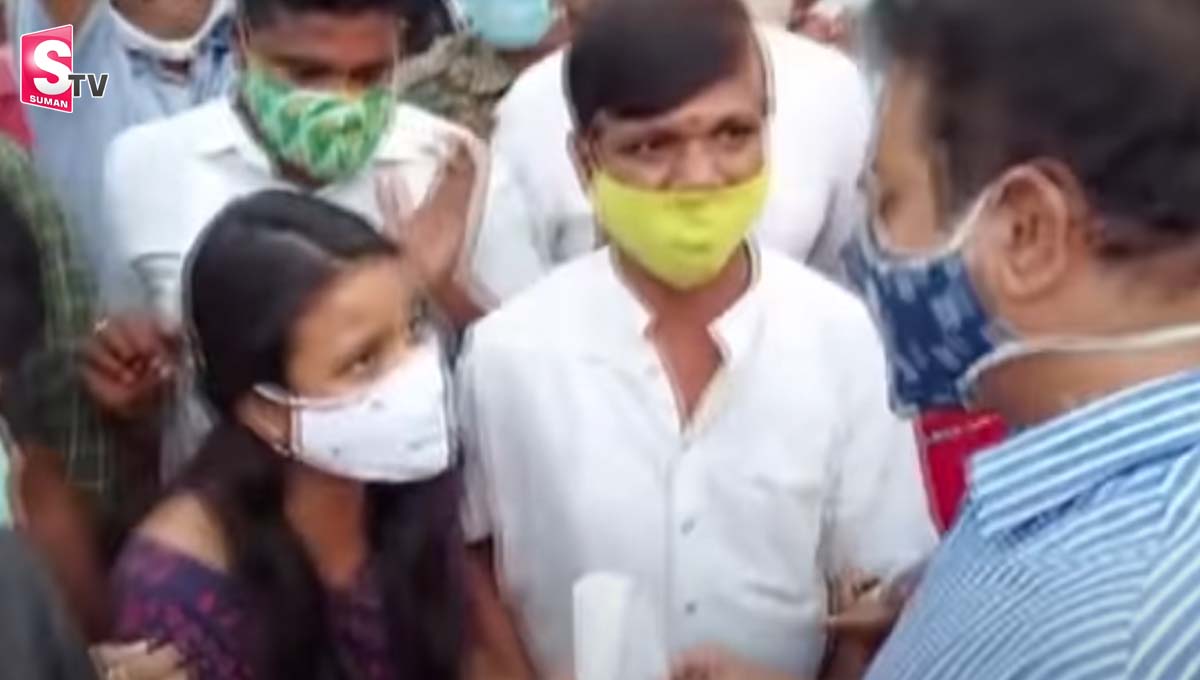 మంత్రి కేటీఆర్ కి షాక్.. “మీరు ఆగుతారా లేదా..?” అంటూ గద్దించి మరీ ఆపిన అమ్మాయి!