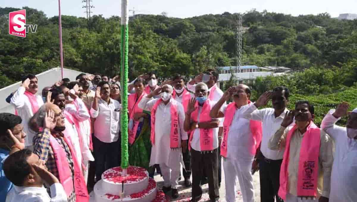 తెలంగాణ భవన్ లో విలీన దినోత్సవ వేడుకలు.. జాతీయ జెండా ఎగురవేసిన ఎంపీ కేకే
