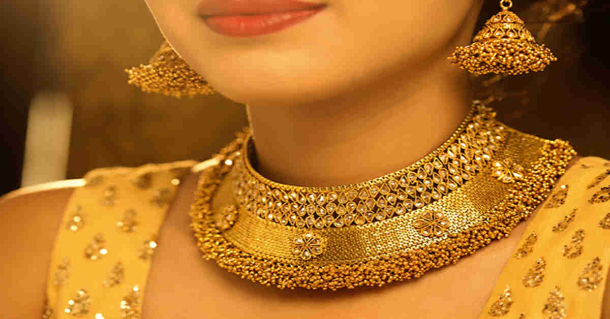 దేశవ్యాప్తంగా స్వల్పంగా తగ్గిన బంగారం, వెండి ధర