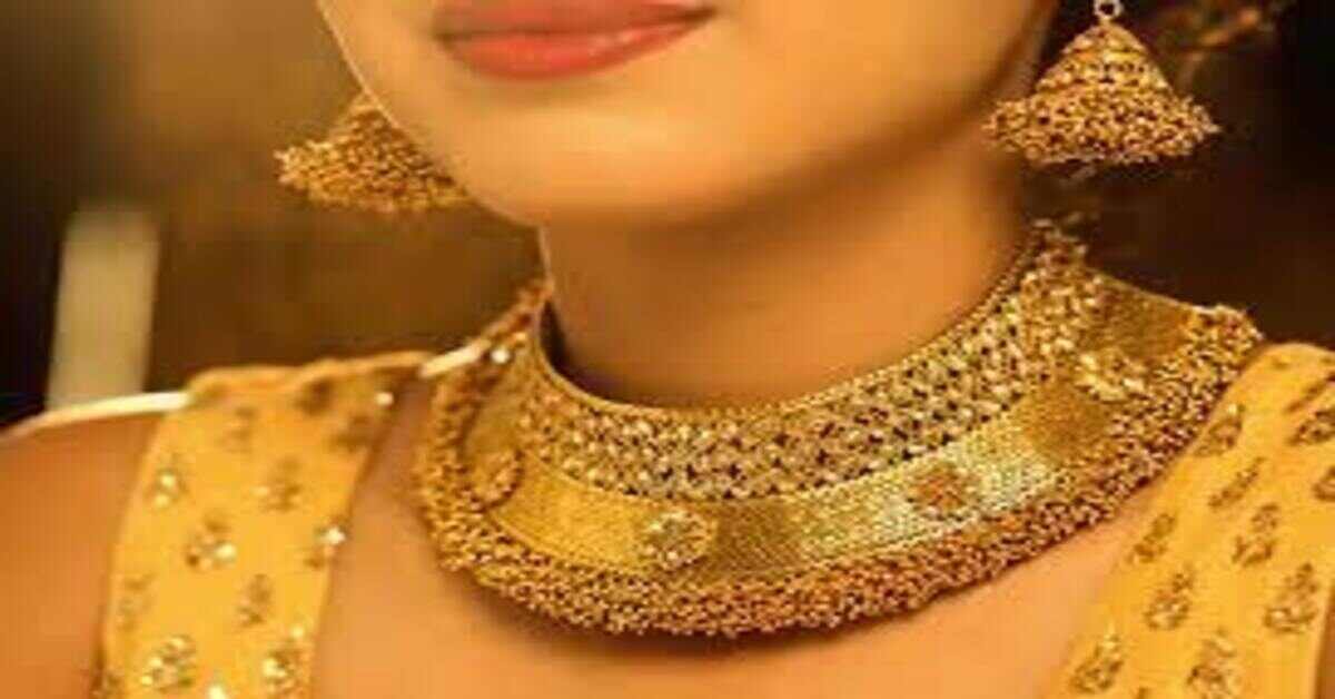 హైదరాబాద్ మార్కెట్లో స్వల్పంగా పెరిగిన బంగారం