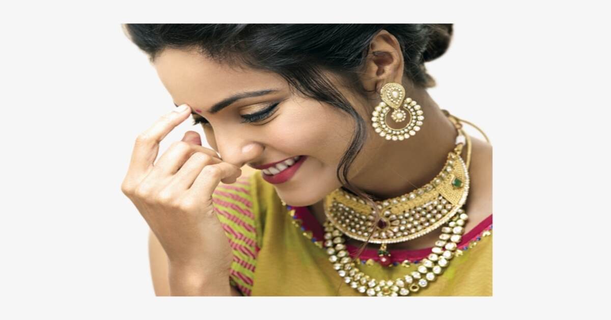 ఈ రోజు మార్కెట్ లో స్వల్పంగా పెరిగిన  బంగారం, వెండి ధర