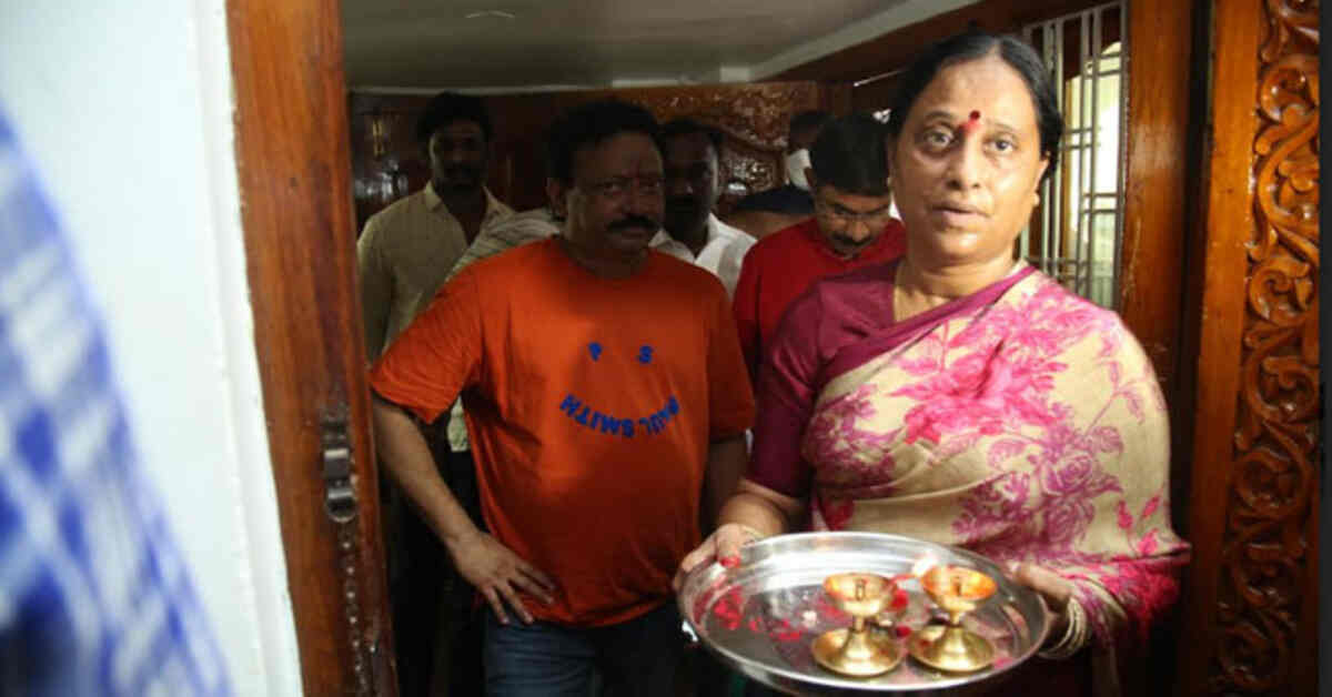 వాళ్లకు ఆర్జీవీతో బయోపిక్ తీయించుకునే దమ్ముందా- కొండా సురేఖ సవాల్