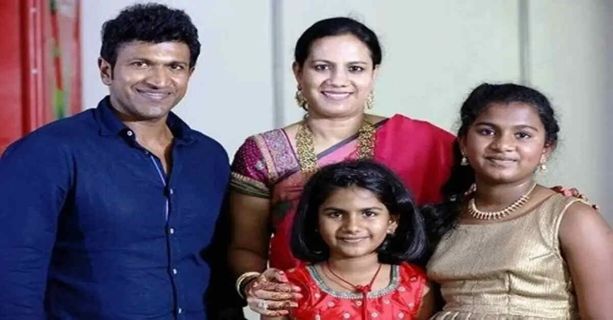 కూతురు ఆమెరికా నుంచి వచ్చాక పునీత్ రాజ్ కుమార్ అంత్యక్రియలు