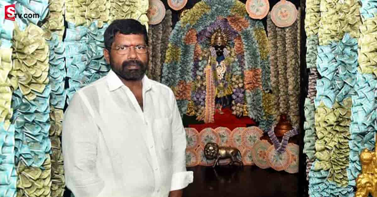 7 కేజీల గోల్డ్‌, 60 కేజీల వెండి, 5 కోట్ల కరెన్సీ నోట్లతో అమ్మవారి అలంకరణ