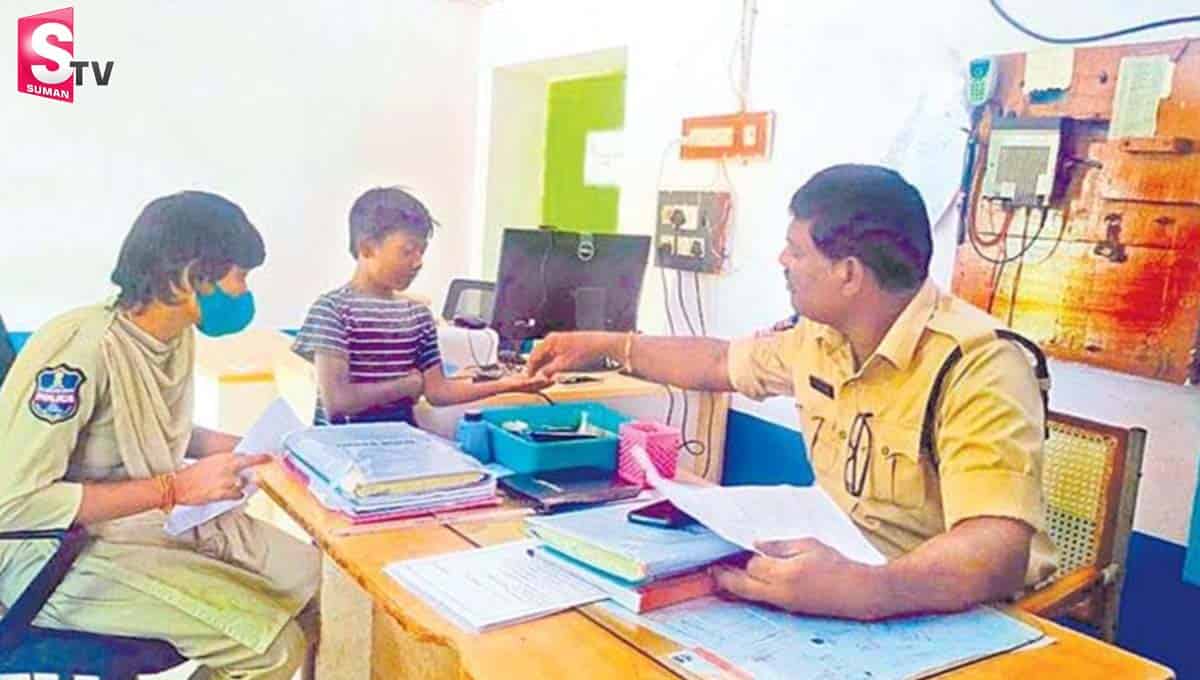 నేరుగా పోలీస్ స్టేషన్ కి వెళ్లి.. ఫ్రెండ్ పై  ఫిర్యాదు చేసిన పదేళ్ల బాలుడు!