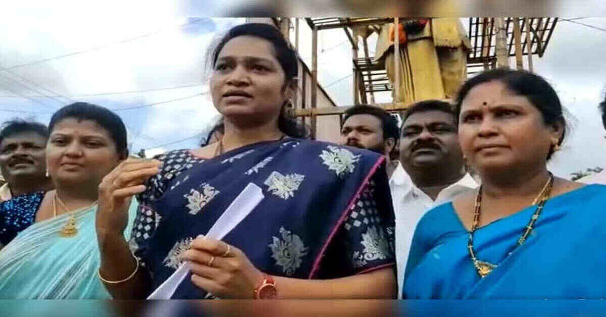 చంద్రబాబు కన్నీళ్లు చూసి ప్రభుత్వ మహిళా ఉద్యోగి రాజీనామా