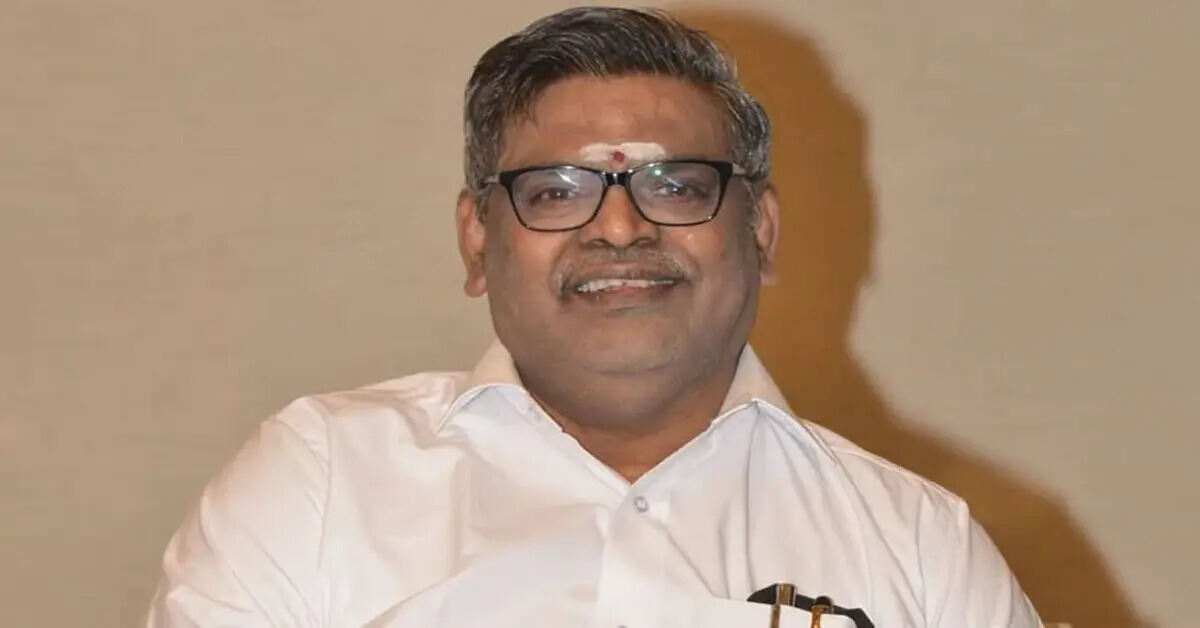 బుధవారం ఉదయం ఫిల్మ్ ఛాంబర్ లో సిరివెన్నెల బౌతిక ఖాయం