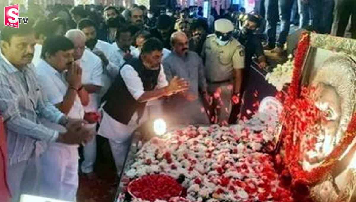 పునీత్‌ రాజ్‌కుమార్‌ సంస్మరణ సభలో కన్నీరు పెట్టుకున్న శరత్ కుమార్